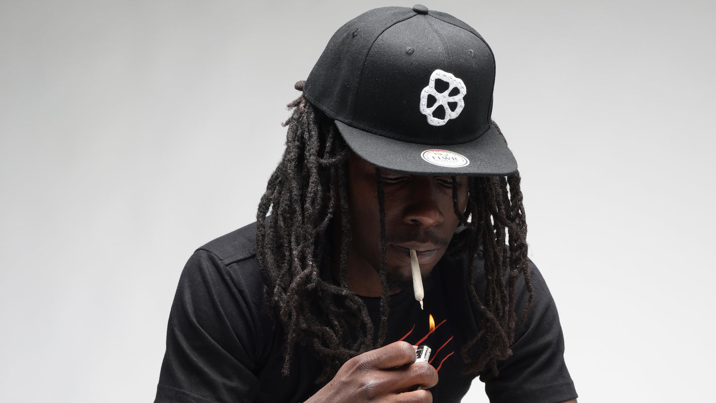 Hella Flwrs Hat Black/White